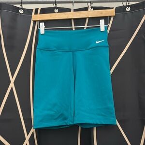 Nike Pro. 7 inch.